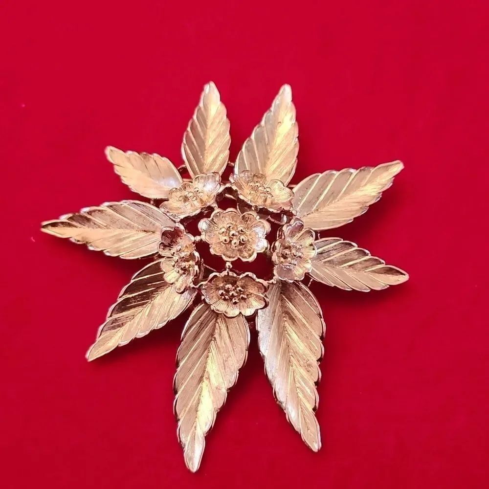Vintage Signed Monet Silver Plated Flower Brooch Pin